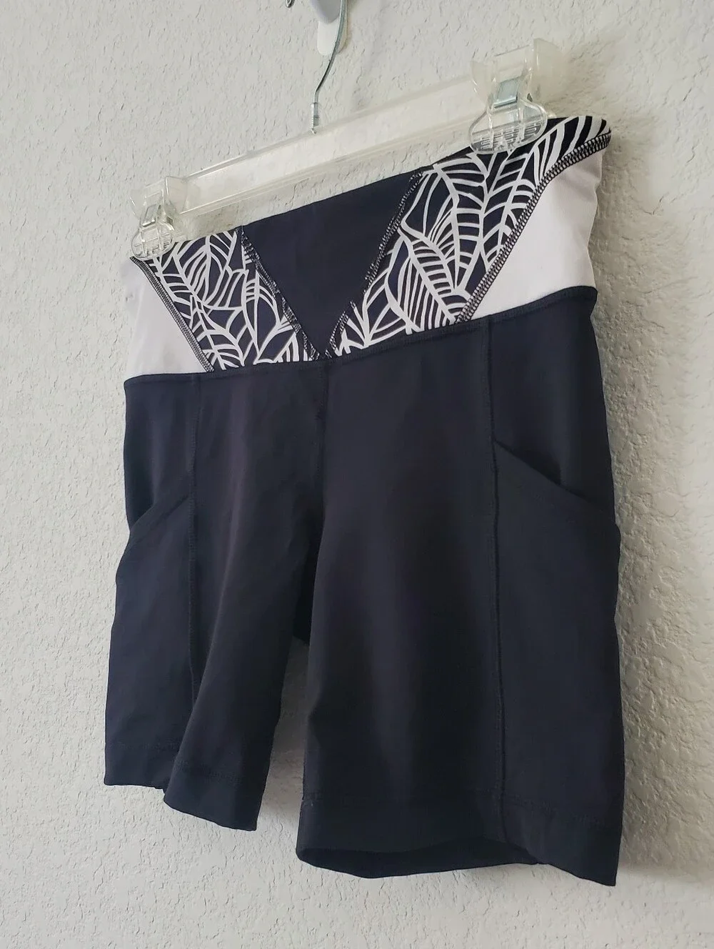 Lululemon Run Dart & Dash Black Bike Shorts 6 Contrast Quilt Waistband Hiking
